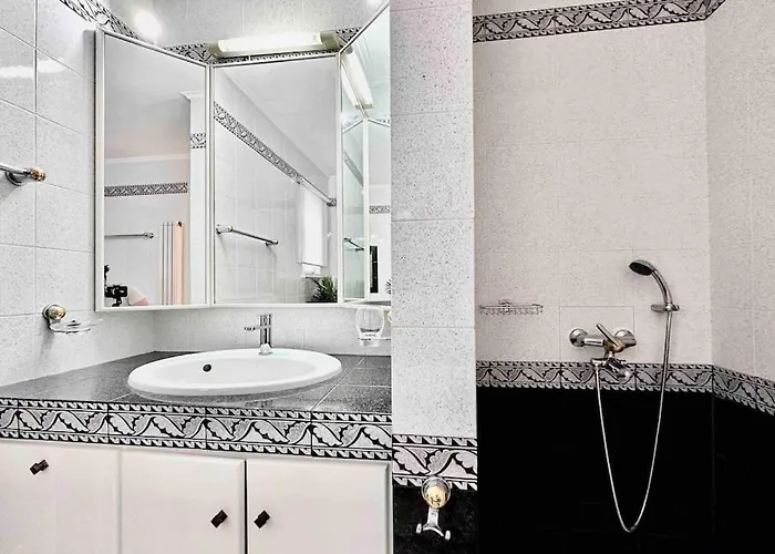 فيلة Hippocrates House *