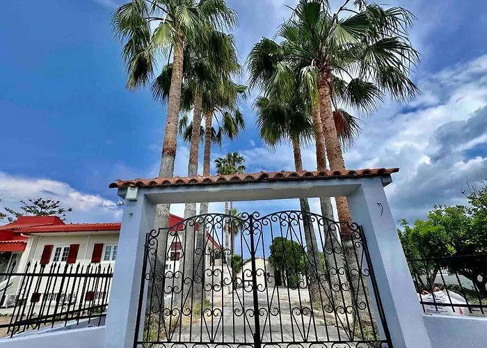 فيلة Hippocrates House *